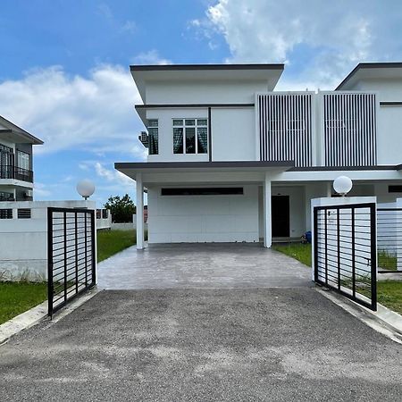 Desaru Arcadia Villa With Pool Table, Outdoor Bbq, Indoor Steamboat By Beestay Kangkar Chemaran Exterior photo